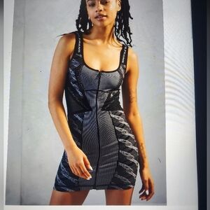 Iets.frans dress size large